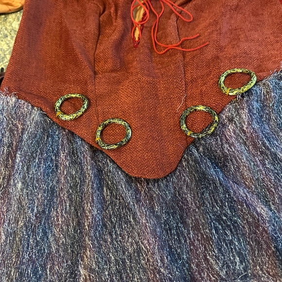 Disney Hocus Pocus Mary Sanderson Costume & Wig - Picture 5 of 7